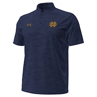 Polo camouflage jacquard Under Armour bleu marine Notre Dame Fighting Irish Drive pour homme