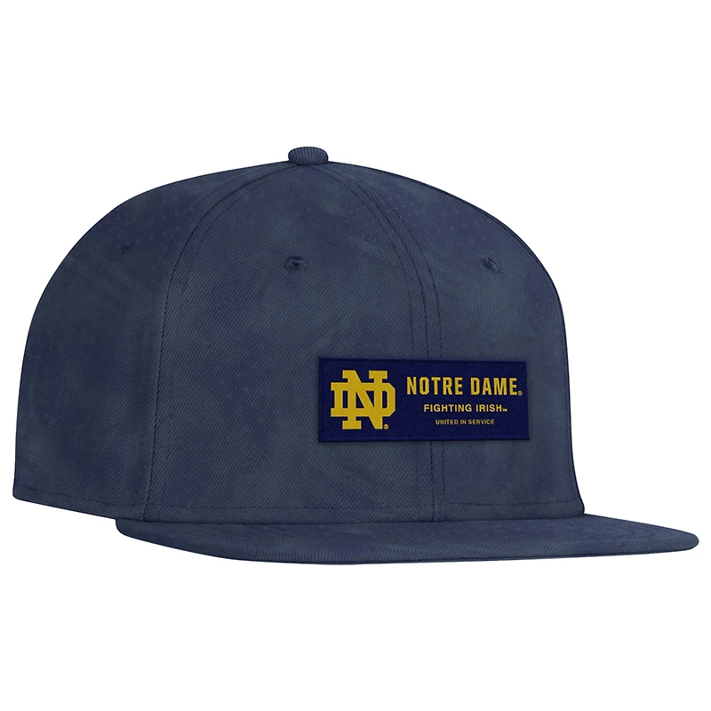 Casquette Snapback ArmourFuse bleu marine pour homme Under Armour Notre Dame Fighting Irish Freedom Collection