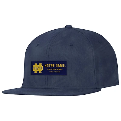 Casquette Snapback ArmourFuse bleu marine pour homme Under Armour Notre Dame Fighting Irish Freedom Collection