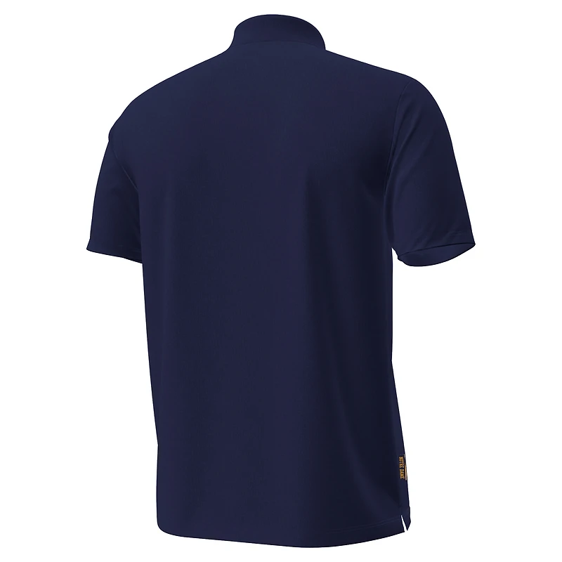 Polo Under Armour bleu marine à rayures poitrine Performance Drive de Notre Dame Fighting Irish pour homme