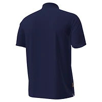 Polo Under Armour bleu marine à rayures poitrine Performance Drive de Notre Dame Fighting Irish pour homme