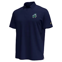 Polo Under Armour bleu marine Notre Dame Fighting Irish Sporting Leprechaun Icon pour homme
