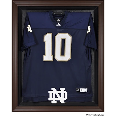 Vitrine de présentation du maillot avec logo encadré marron des Fighting Irish de Notre Dame