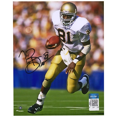 Photographie de course autographiée de Tim Brown par les Fighting Irish de Notre Dame 8" x 10"