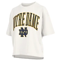 T-shirt surdimensionné blanc pour femme avec logo Nelson Arch Over et Notre Dame Fighting Irish, longueur à la taille