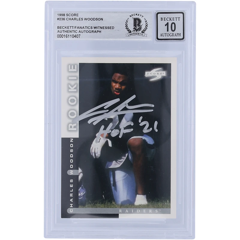 Carte de recrue numéro 10 authentifiée de 1998 signée Charles Woodson Oakland Raiders, Score Silver Ink #236 Beckett Fanatics Witnessed avec l'inscription "HOF 21"