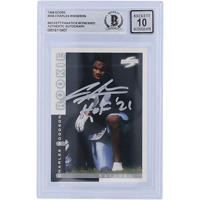 Carte de recrue numéro 10 authentifiée de 1998 signée Charles Woodson Oakland Raiders, Score Silver Ink #236 Beckett Fanatics Witnessed avec l'inscription "HOF 21"