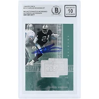 Carte de recrue 10 authentifiée par Charles Woodson (Oakland Raiders), 1998 Upper Deck SPx Finite, n° 310, numérotée sur 7200, et signée par Beckett Fanatics Witnessed.