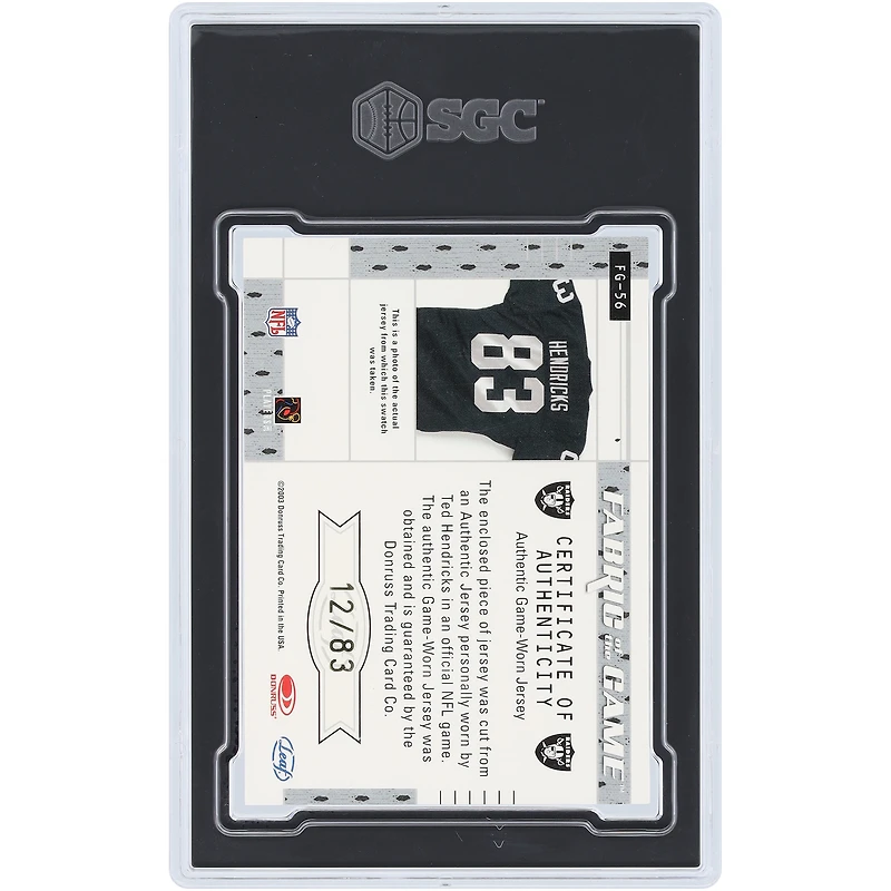 Carte autographiée par Ted Hendricks des Raiders d'Oakland, édition 2003 Leaf Certified Materials Fabric Of The Game Dual-Color Relic #FG-56 #12/83, authentifiée par SGC (8,5/10).