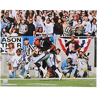 Photo dédicacée de Tim Brown, joueur des Raiders d'Oakland, en train de courir le long de la ligne de touche (40 x 50 cm).