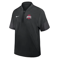 Veste d'entraîneur Nike noire pour homme Ohio State Buckeyes 2025 Sideline à manches courtes et fermeture éclair au quart Dri-FIT