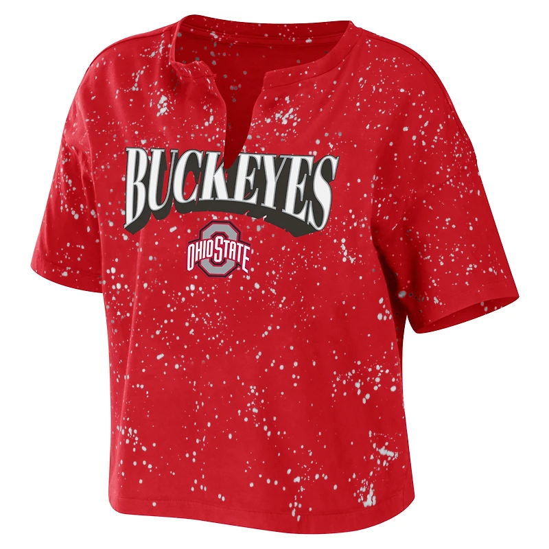 Women's WEAR by Erin Andrews Scarlet Ohio State Buckeyes Bleach Wash Splatter T-shirt court à col cranté