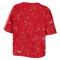 Women's WEAR by Erin Andrews Scarlet Ohio State Buckeyes Bleach Wash Splatter T-shirt court à col cranté