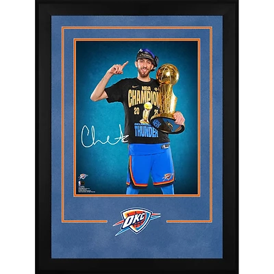 Photographie encadrée de luxe autographiée de Chet Holmgren, Oklahoma City Thunder, 40,6 x 50,8 cm, trophée des champions de la finale NBA 2025