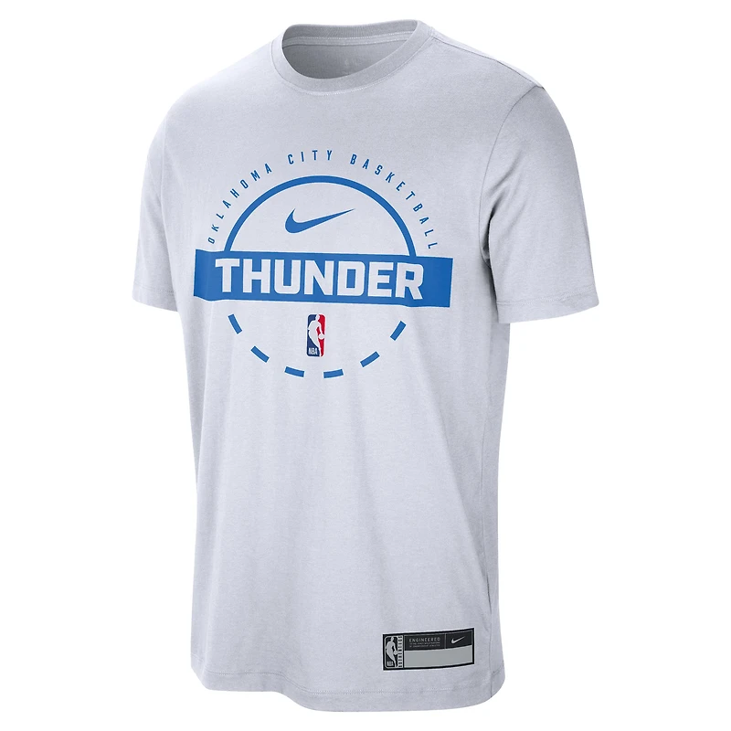 T-shirt d'entraînement Nike blanc pour homme, modèle Flare Performance, Oklahoma City Thunder 2025/26