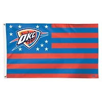 Drapeau de luxe patriotique à étoiles et rayures WinCraft Oklahoma City Thunder 91 x 152 cm (3 pi x 5 pi) à une face