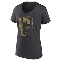 T-shirt col V Fanatics pour femme, couleur anthracite, avec le trophée Signature Roster des champions de la finale NBA 2025 du Thunder d'Oklahoma City.
