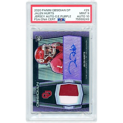 Carte de recrue autographiée Jalen Hurts (Oklahoma Sooners) 2020 Panini Chronicles Draft Picks Obsidian Purple Etch Dual-Color Jersey Relic #29 #12/20 authentifiée PSA 9/10