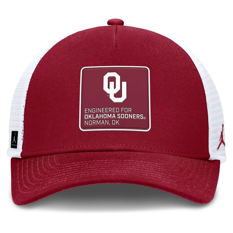 Casquette ajustable Jordan Brand Oklahoma Sooners 2025 On-Field Rise Engineered Trucker pour homme, couleur cramoisie/blanche