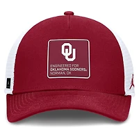 Casquette ajustable Jordan Brand Oklahoma Sooners 2025 On-Field Rise Engineered Trucker pour homme, couleur cramoisie/blanche