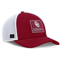 Casquette ajustable Jordan Brand Oklahoma Sooners 2025 On-Field Rise Engineered Trucker pour homme, couleur cramoisie/blanche