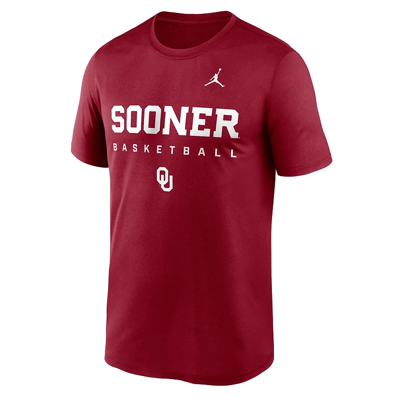 T-shirt Jordan Brand Crimson Oklahoma Sooners 2025 Courtside Basketball Legend Dri-FIT pour homme