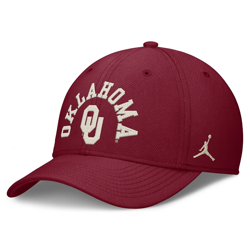 Casquette Jordan Brand Crimson Oklahoma Sooners Campus Prep Chained & Arched Swooshflex Flex pour homme