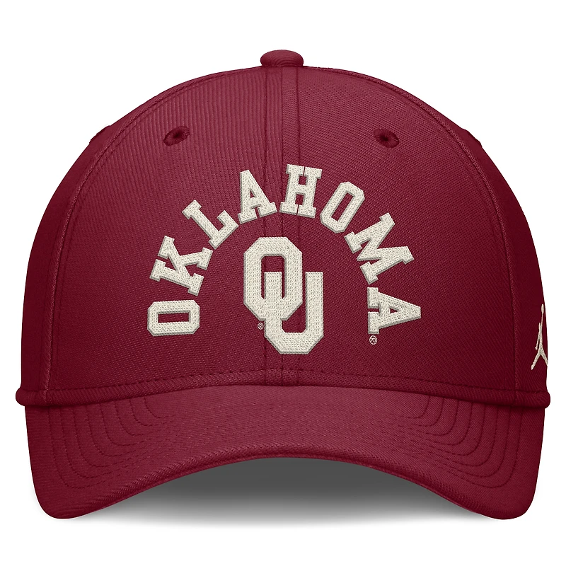 Casquette Jordan Brand Crimson Oklahoma Sooners Campus Prep Chained & Arched Swooshflex Flex pour homme