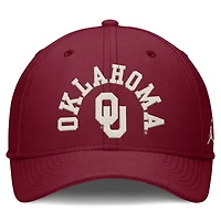Casquette Jordan Brand Crimson Oklahoma Sooners Campus Prep Chained & Arched Swooshflex Flex pour homme