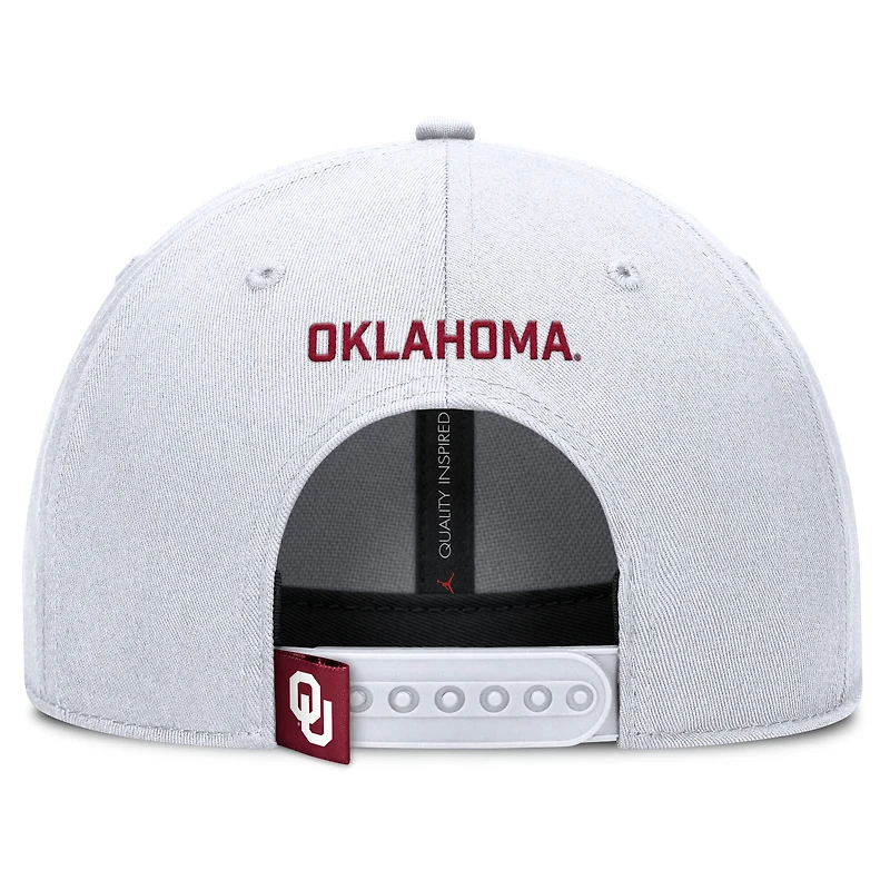 Casquette ajustable Jordan Brand blanche Oklahoma Sooners 2025 On-Field Rise Performance pour homme