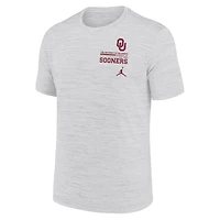 T-shirt Jordan Brand blanc pour homme, modèle Velocity Stacked Performance des Oklahoma Sooners