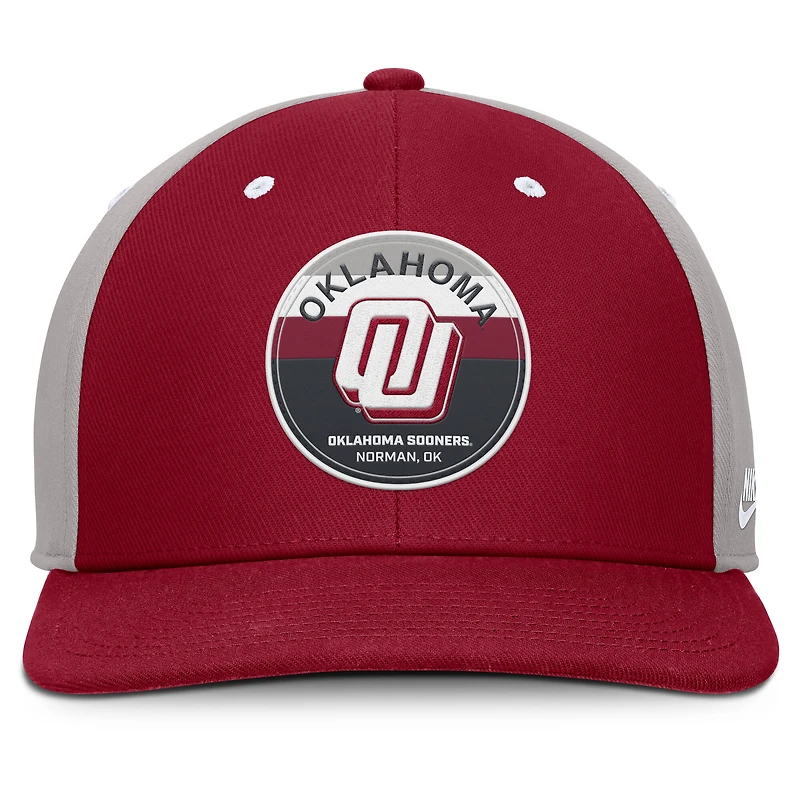 Casquette Nike Snapback Prep Pro Performance Oklahoma Sooners pour homme, couleur cramoisie/grise