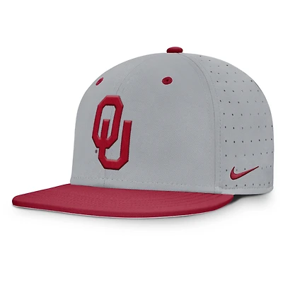 Casquette ajustée True Performance On-Field Dugout Nike grise pour homme des Oklahoma Sooners