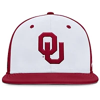 Casquette ajustée Nike True Performance On-Field Dugout des Oklahoma Sooners pour homme, blanche/cramoisie