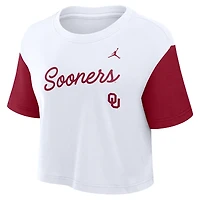 T-shirt court Jordan Brand Dri-FIT blanc/cramoisi pour femme, Oklahoma Sooners, avec inscription en blocs de couleur