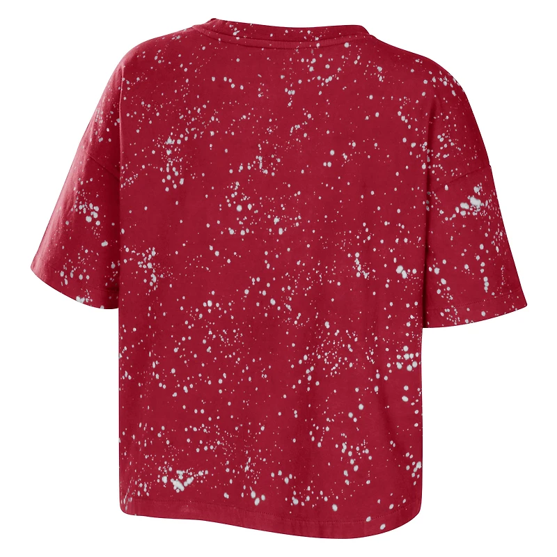Women's WEAR by Erin Andrews Crimson Oklahoma Sooners - T-shirt court à encolure crantée avec lavage l'eau de javel