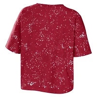 Women's WEAR by Erin Andrews Crimson Oklahoma Sooners - T-shirt court à encolure crantée avec lavage l'eau de javel