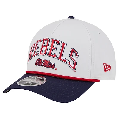 Casquette ajustable New Era Ole Miss Rebels Arch bicolore 9FORTY A-Frame M-Crown pour homme, blanche/bleu marine