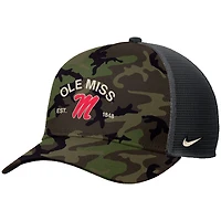 Casquette de camionneur ajustable Nike Camo Ole Miss Rebels 2025 Military Appreciation Rise pour homme