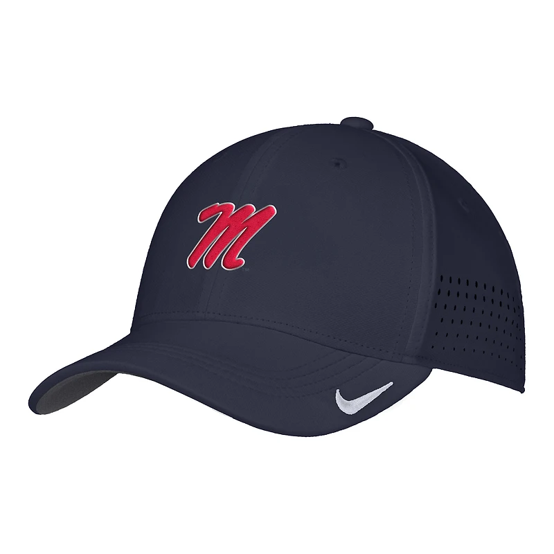 Casquette Nike bleu marine Ole Miss Rebels 2025 Performance Flex pour homme