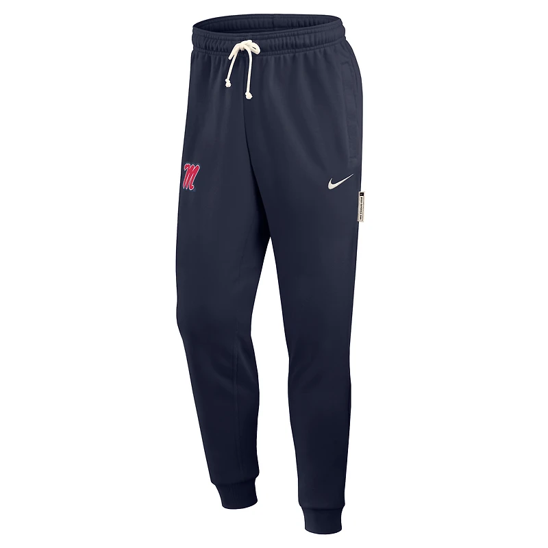 Pantalon de survêtement Nike bleu marine Ole Miss Rebels 2025 Sideline Standard Issue Dri-FIT Taper pour homme
