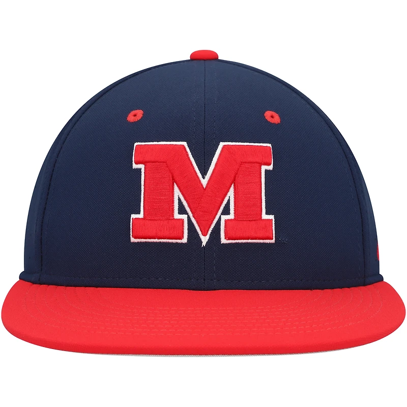 Casquette ajustée Nike Ole Miss Rebels Aero True Baseball Performance pour homme, bleu marine