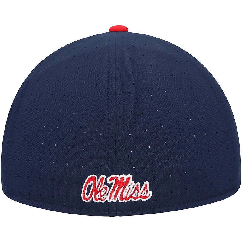 Casquette ajustée Nike Ole Miss Rebels Aero True Baseball Performance pour homme, bleu marine
