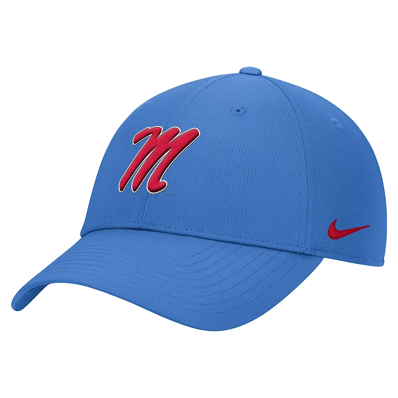 Casquette ajustable Nike Ole Miss Rebels 2025 On-Field Club Performance bleu poudre pour homme