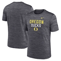 T-shirt Nike noir Oregon Ducks Campus Center Stack Velocity Performance pour homme