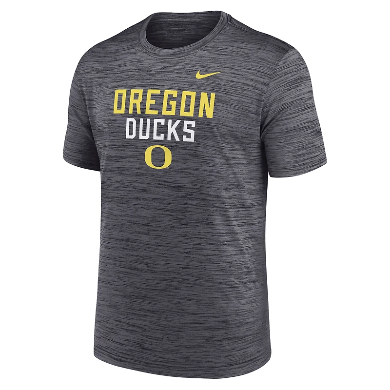 T-shirt Nike noir Oregon Ducks Campus Center Stack Velocity Performance pour homme