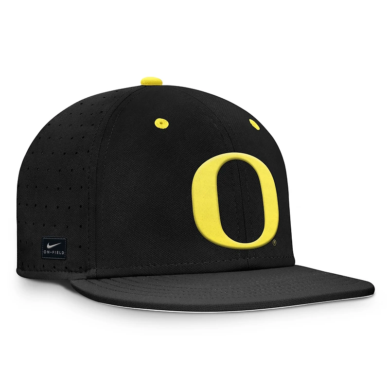 Casquette ajustée Nike True Dri-FIT noire pour homme, modèle Oregon Ducks Dugout.