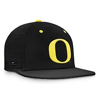 Casquette ajustée Nike True Dri-FIT noire pour homme, modèle Oregon Ducks Dugout.