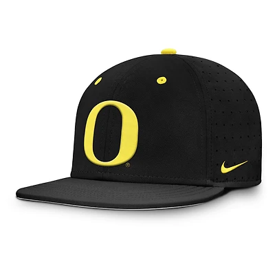 Casquette ajustée Nike True Dri-FIT noire pour homme, modèle Oregon Ducks Dugout.