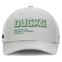 Casquette ajustable Nike grise Oregon Ducks 2025 Sideline Dust Pinched Rise pour homme
